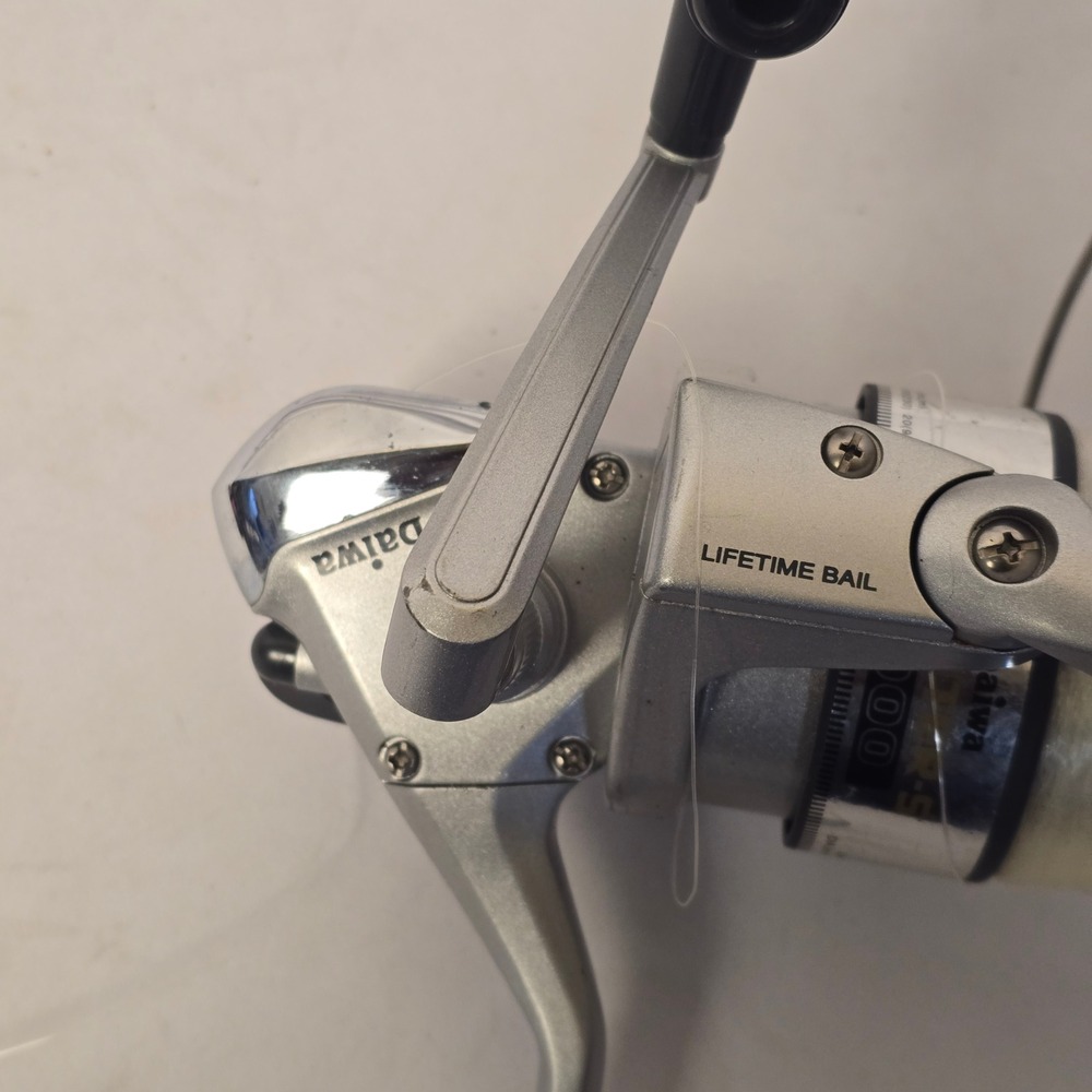 Daiwa Jupiter-S 5000 Spinning Fishing Reel Silver Lifetime Bail Rear Drag - Picture 2 of 5